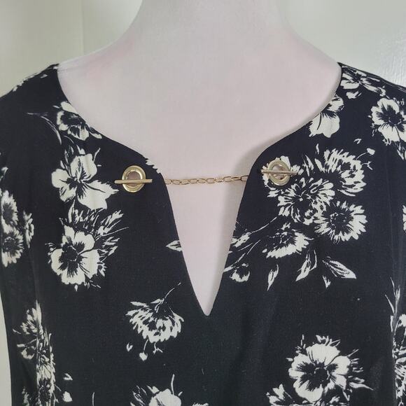 Torrid Size 5 Crepe Chain Detail Tank Black White Floral Feminine Essentials - Picture 2 of 9